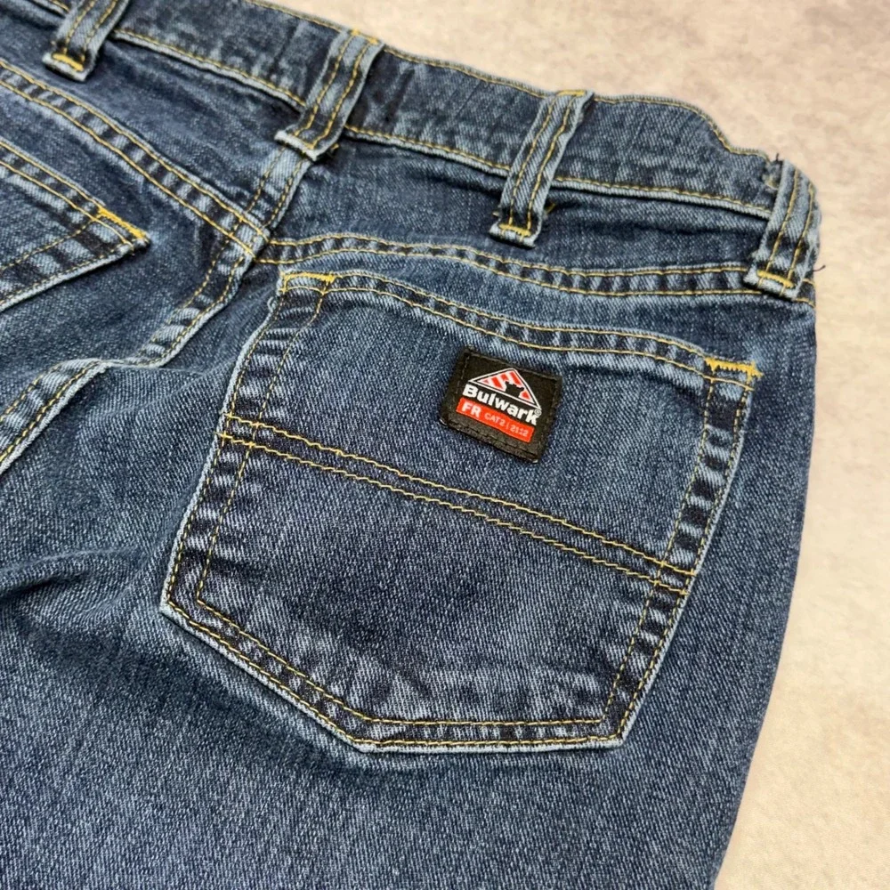 Bulwark FR Flame Resistant Straight Leg Men Size 30x30 Blue CAT 2 Workwear Jeans